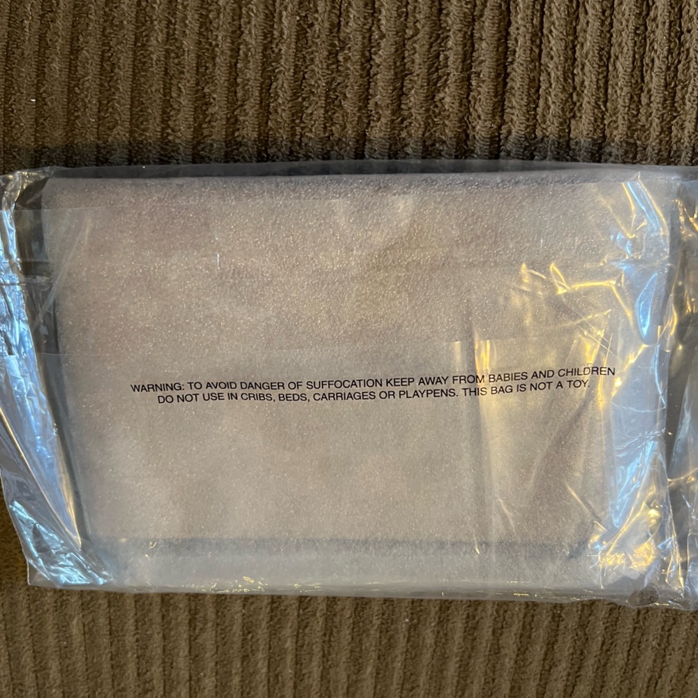 Coach Corner Zip Wristlet
In Signature Canvas With Stripe nwt - Picture 3 of 3